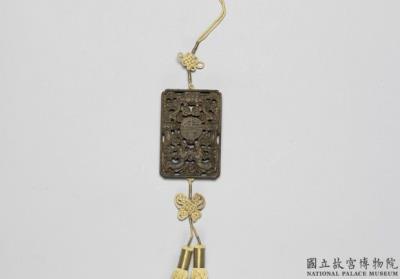 图片[2]-Fragrant wood pendant with paired dragons and symbols expressing wish for fortune and longevity, Qing dynasty (1644-1911)-China Archive